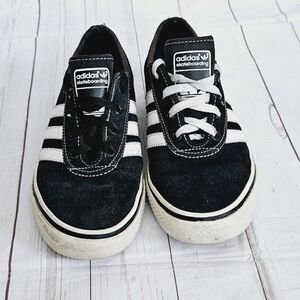 VINTAGE/RETRO ADIDAS SKATEBOARDING SNEAKERS